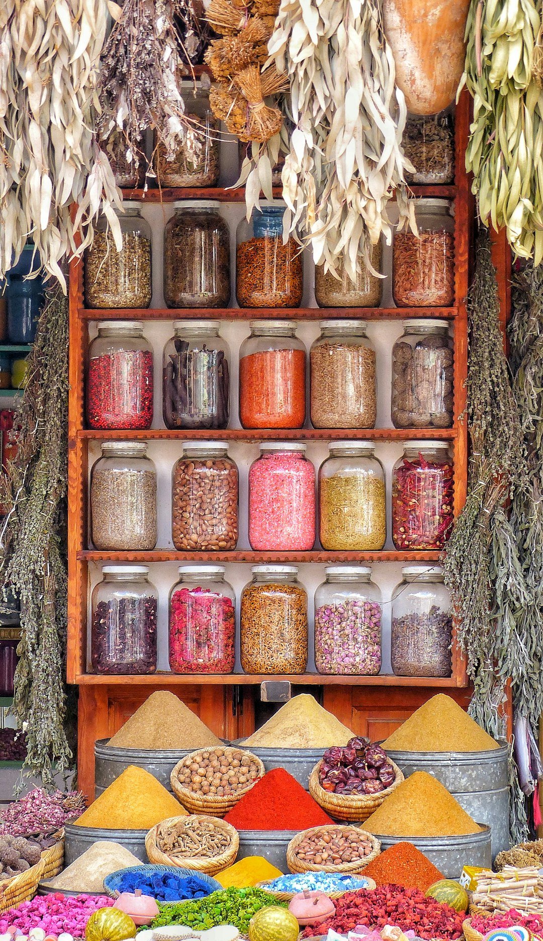 our-story-02 assorted-spices-on-display-tdkigopfb-0