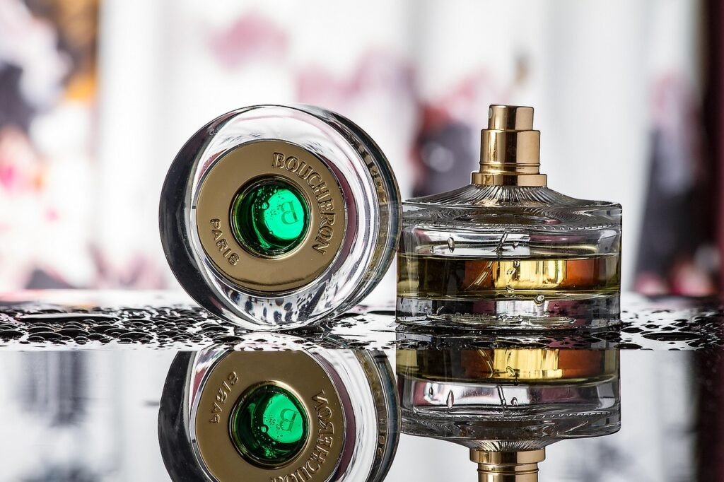 g7d8b3eb60fc29039f2bb0b42d897c6976c0e98532f7d3abad9ce9159bbb5ad9e4df6b9213df4d3787c5a79b6c2fbea70d9bca191b1ae73e1a618f57171b2152b 1280 3619762 fragrance, perfume, perfume bottle, wellness, maintenance, bottle, flacon, fragrant, aromatic, perfume, perfume, perfume, perfume, perfume, perfume bottle